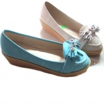 Flat fringed with lovely round diamond shoes