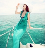 Korean version of the V-shaped emerald beach dress bohemian mop skirts - with Belt
