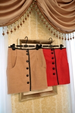 Black-breasted woolen skirt retro two-color